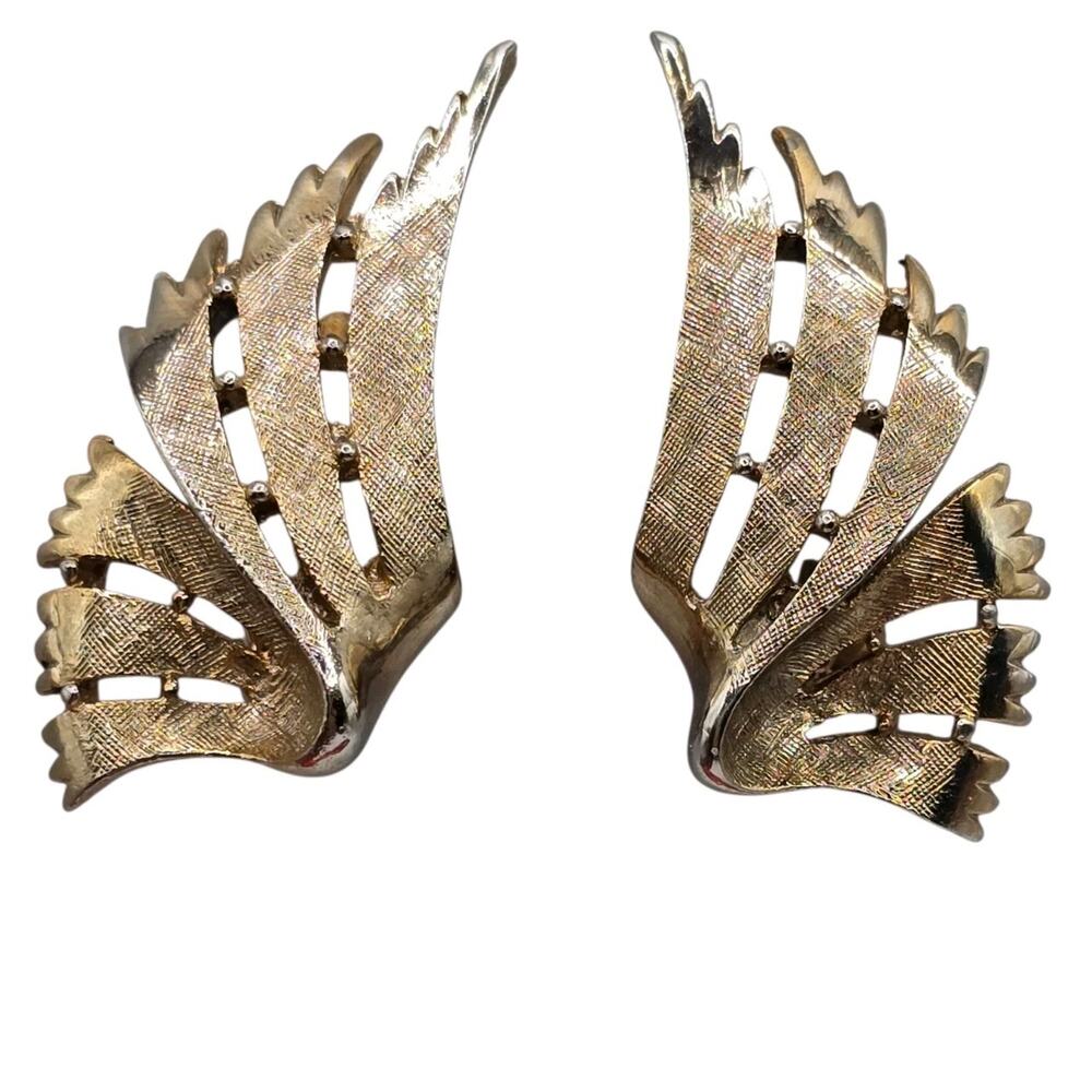Earrings Vintage Wing Leaf Abstract Flared Design Clip On Gold Tone SKU 3361